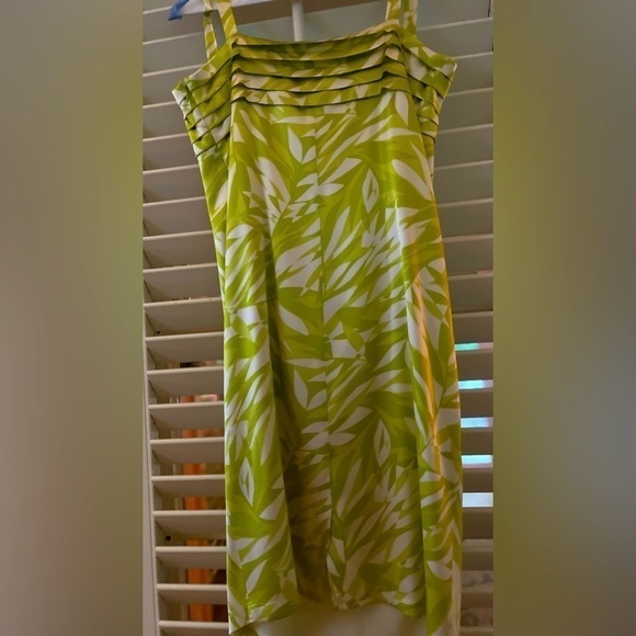 Kenneth Cole Silk Dress Size 8 EUC - Picture 2 of 5